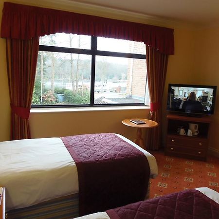 Lakeside Continental Hotel Камбърли Екстериор снимка