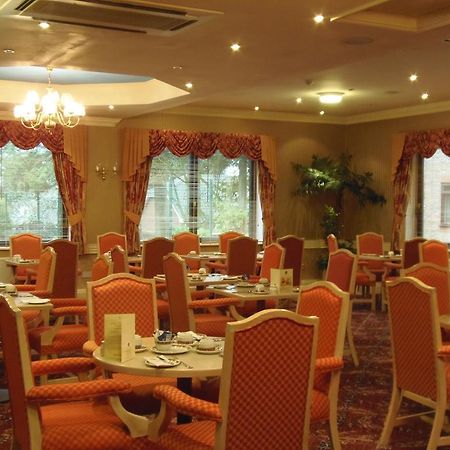 Lakeside Continental Hotel Камбърли Екстериор снимка
