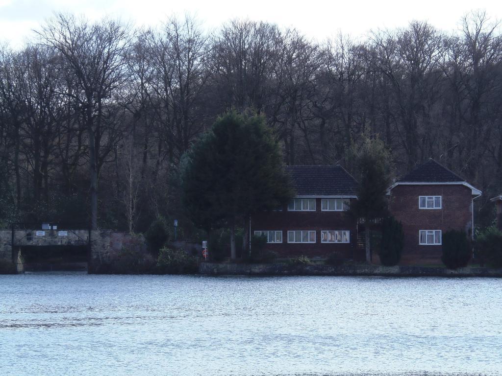 Lakeside Continental Hotel Камбърли Екстериор снимка