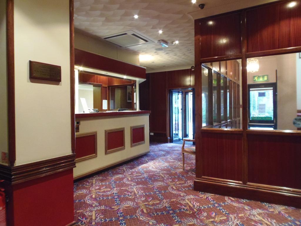 Lakeside Continental Hotel Камбърли Екстериор снимка
